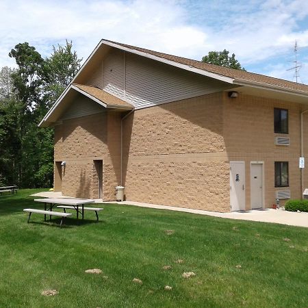 Oakridge Motel Newaygo Zewnętrze zdjęcie